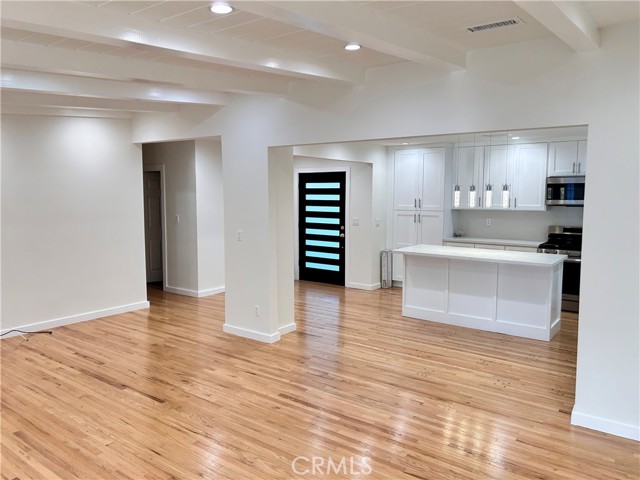 8541 Belmar Avenue, Northridge CA: https://media.crmls.org/medias/02195947-bff3-41b8-8462-cc6f81e6c346.jpg