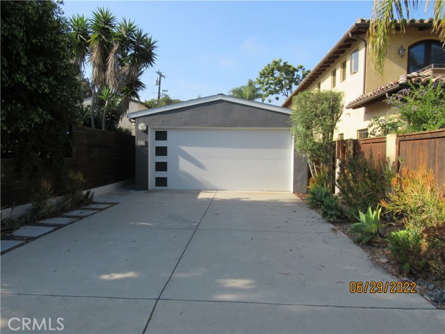 656 Rosecrans Avenue, Manhattan Beach, California 90266, 3 Bedrooms Bedrooms, ,1 BathroomBathrooms,Residential,Sold,Rosecrans,SB22143414