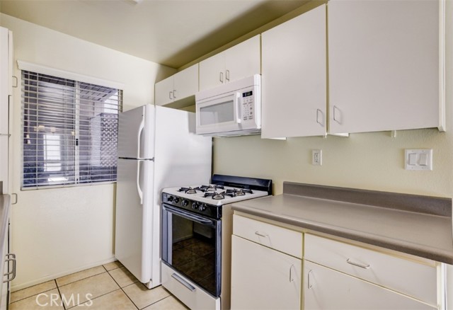 9920 Jordan Avenue, Chatsworth CA: https://media.crmls.org/medias/021a444e-63d2-482c-8992-2c2b6a01c117.jpg