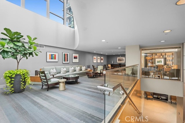 13600 Marina Pointe Dr., Marina del Rey CA: https://media.crmls.org/medias/021adf71-a97f-422f-8839-f3dc080a0f8c.jpg