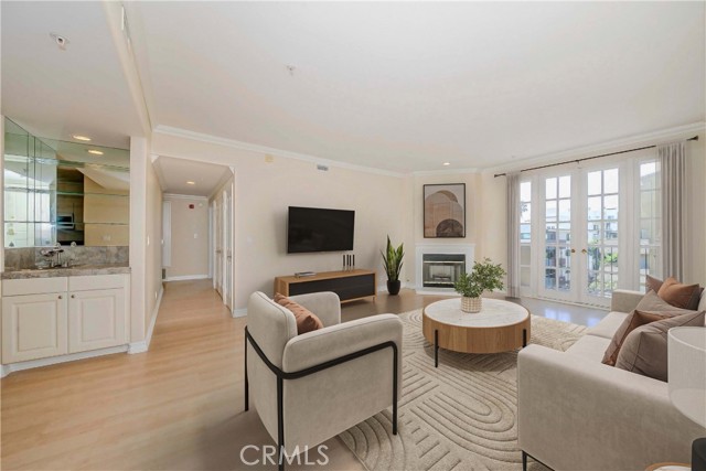 1250 Midvale Avenue, Los Angeles CA: https://media.crmls.org/medias/021b1435-65a1-4fe9-b052-48216e332d8d.jpg