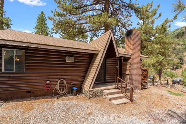 Detail Gallery Image 1 of 1 For 2025 State Hwy 2, Wrightwood,  CA 92397 - 2 Beds | 1 Baths