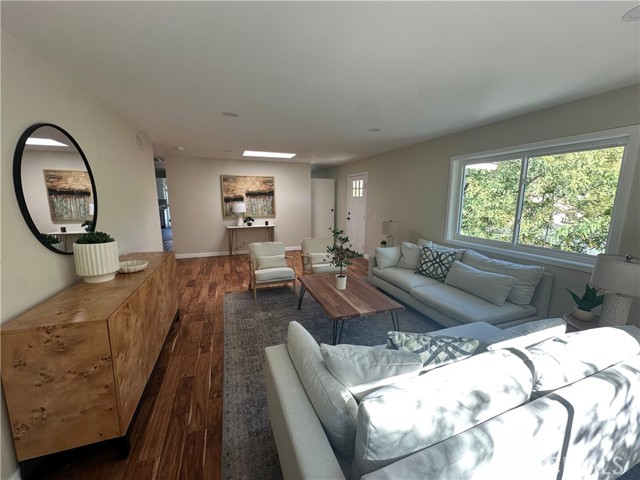 Detail Gallery Image 3 of 11 For 9907 Shadow Hills Drive, Los Angeles,  CA 91040 - 3 Beds | 3 Baths