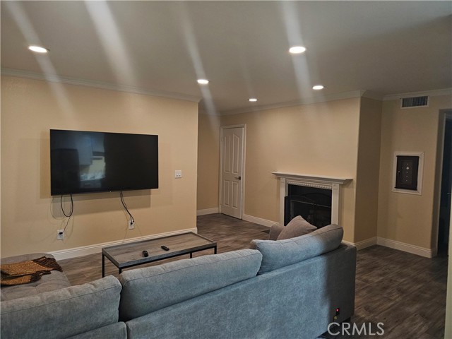 Detail Gallery Image 2 of 11 For 23635 Golden Springs Dr 4b,  Diamond Bar,  CA 91765 - 2 Beds | 2 Baths