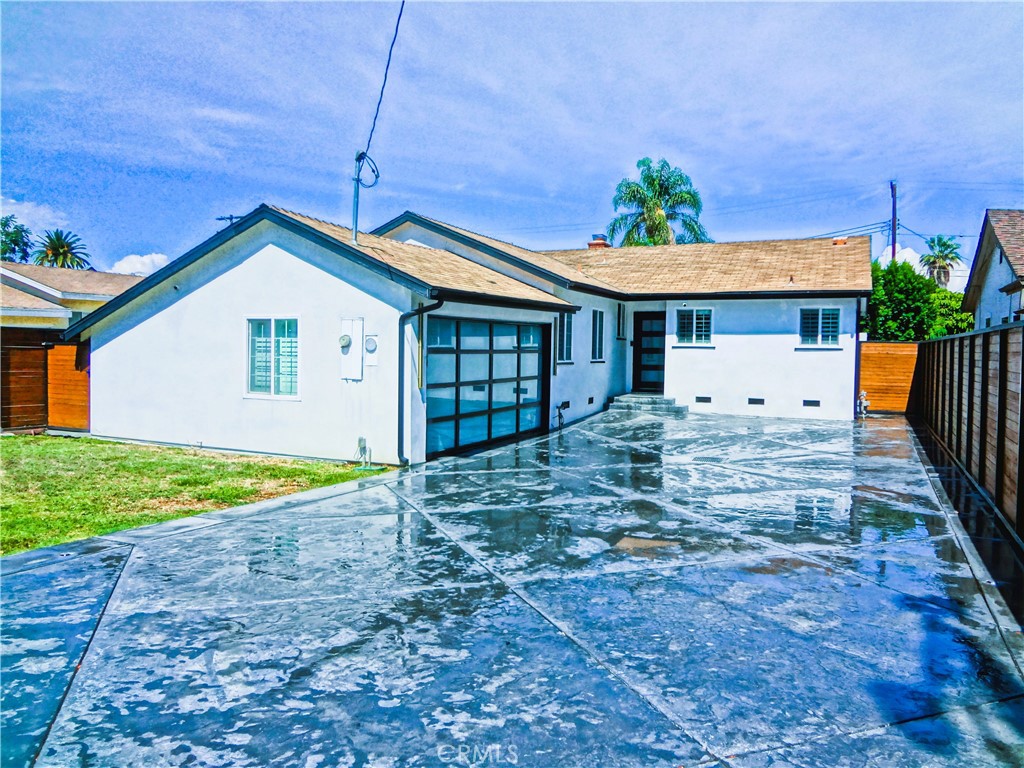 https://media.crmls.org/medias/021ce8a8-b38a-4213-bd48-bef52af0e551.jpg?preset=X-Large