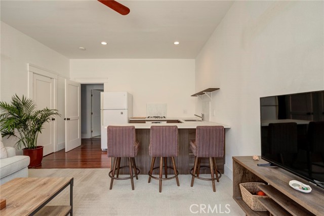 571 W 17th Street, San Pedro CA: https://media.crmls.org/medias/021db24d-9dd0-4bc9-9b46-36941ecf2335.jpg