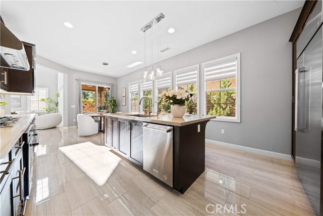 Detail Gallery Image 12 of 60 For 42 Castellana, Lake Forest,  CA 92630 - 4 Beds | 3 Baths