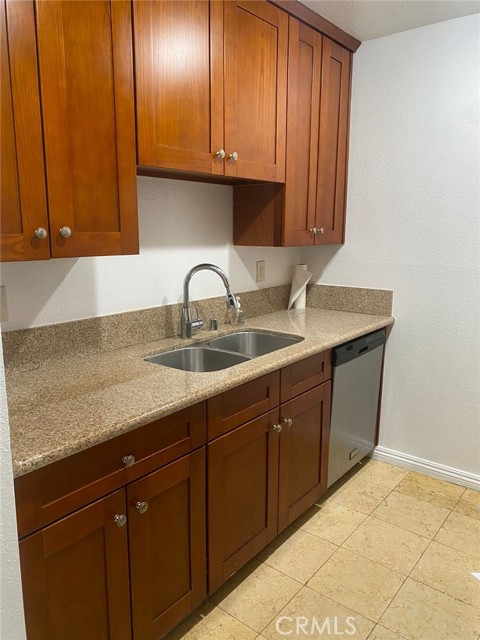 Detail Gallery Image 9 of 41 For 1620 Neil Armstrong St #203,  Montebello,  CA 90640 - 3 Beds | 2 Baths