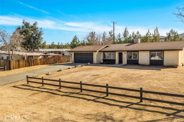 Detail Gallery Image 2 of 32 For 56205 Navajo Trl, Yucca Valley,  CA 92284 - 3 Beds | 2 Baths