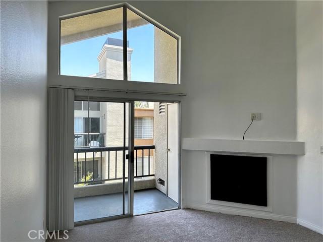 Detail Gallery Image 4 of 13 For 5500 Owensmouth Ave #314,  Woodland Hills,  CA 91367 - 3 Beds | 2 Baths