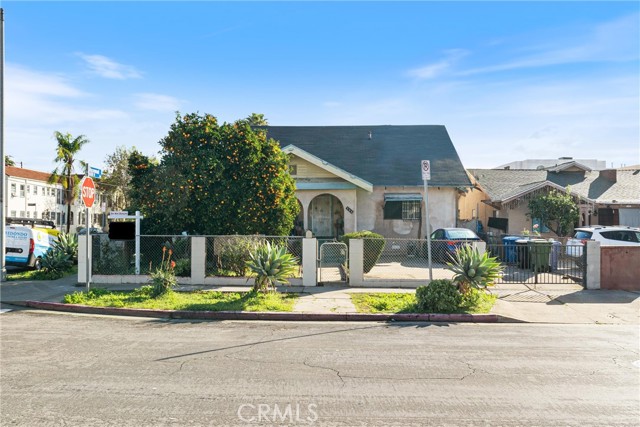 Detail Gallery Image 6 of 11 For 4214 Rosewood Ave, Los Angeles,  CA 90004 - – Beds | – Baths