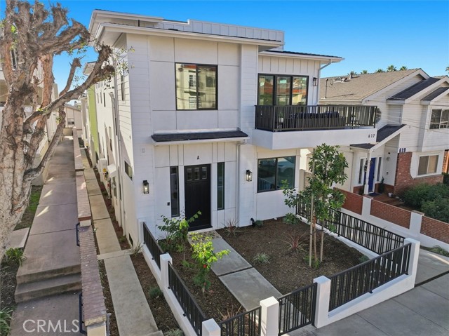 Detail Gallery Image 2 of 45 For 617 N Irena Ave #B,  Redondo Beach,  CA 90277 - 4 Beds | 3/1 Baths