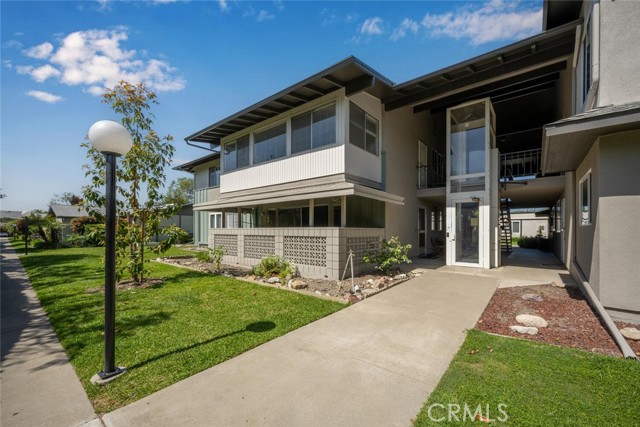 1930 St John Road, Seal Beach CA: https://media.crmls.org/medias/02201771-21b2-4bc1-a479-7d94d3442a76.jpg