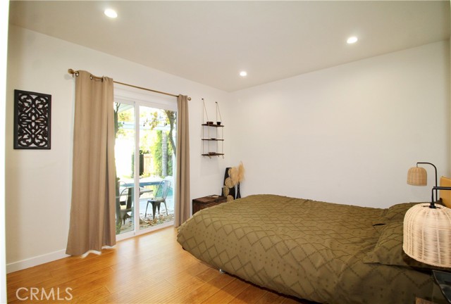 Detail Gallery Image 13 of 22 For 22621 Dolorosa St, Woodland Hills,  CA 91367 - 5 Beds | 3 Baths