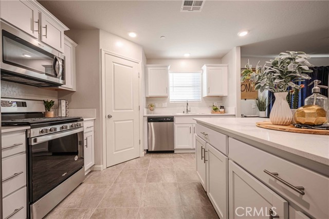 Detail Gallery Image 4 of 18 For 622 Marshall Ln #99 B2,  Merced,  CA 95348 - 4 Beds | 3 Baths