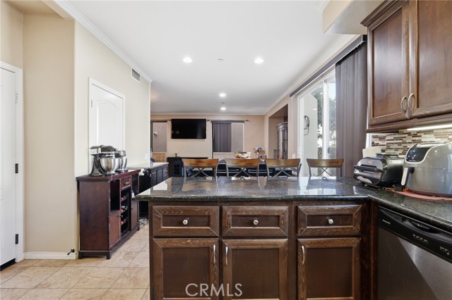 Detail Gallery Image 13 of 35 For 11379 Villa Del Sol, Pacoima,  CA 91331 - 4 Beds | 3 Baths