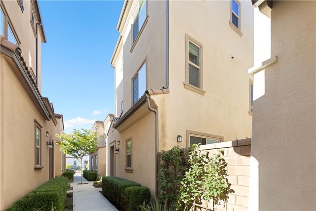 839 Cranberry Way, Upland CA: https://media.crmls.org/medias/022284ce-e6a7-4d4b-a474-7377c5789043.jpg