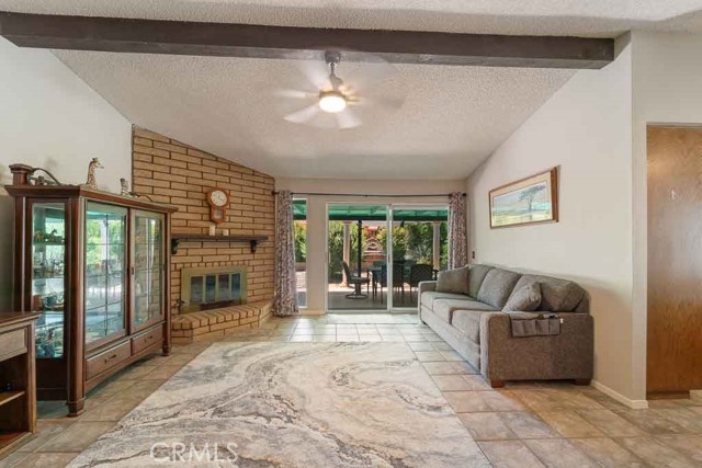 Detail Gallery Image 7 of 43 For 2085 Flame Tree Way, Hemet,  CA 92545 - 2 Beds | 2 Baths