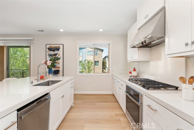 Detail Gallery Image 14 of 50 For 554 Catalonia, Lake Forest,  CA 92630 - 4 Beds | 4 Baths