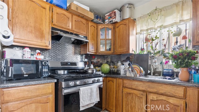 Detail Gallery Image 28 of 56 For 413 E 81st St, Los Angeles,  CA 90003 - 7 Beds | 6 Baths