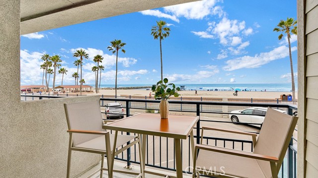 1202 N Pacific Street, Oceanside CA: https://media.crmls.org/medias/0229fae9-4a8b-46a9-befb-b9d4bbfe3494.jpg