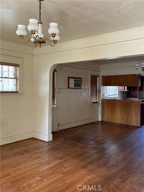 5255 Sumner Avenue, Los Angeles CA: https://media.crmls.org/medias/022a34f8-5c8a-4d24-9fa7-ed9819655091.jpg