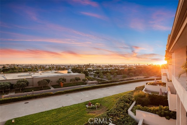 280 Cagney Lane, Newport Beach, California 92663, 2 Bedrooms Bedrooms, ,2 BathroomsBathrooms,Residential Purchase,For Sale,Cagney,OC21255797