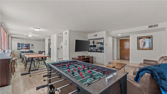 Detail Gallery Image 4 of 18 For 14521 Benefit St #102,  Sherman Oaks,  CA 91403 - 2 Beds | 2 Baths