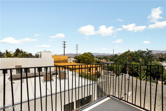 Detail Gallery Image 30 of 39 For 2671 1/2 Benedict, Los Angeles,  CA 90039 - 3 Beds | 3 Baths
