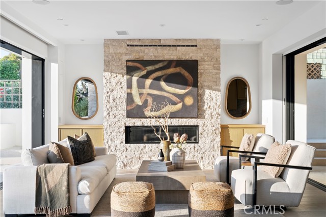 516 Larkspur Avenue, Corona del Mar CA: https://media.crmls.org/medias/022c2ab2-e855-4f82-b515-fde645f56d3d.jpg