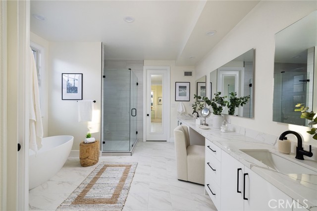 Detail Gallery Image 27 of 38 For 30 Long Bay, Newport Beach,  CA 92660 - 4 Beds | 3/1 Baths