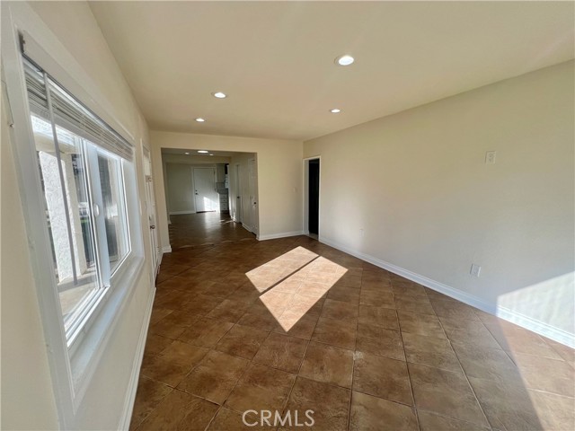 Detail Gallery Image 8 of 44 For 6576 Lorena Ave, Jurupa Valley,  CA 91752 - 5 Beds | 3/1 Baths