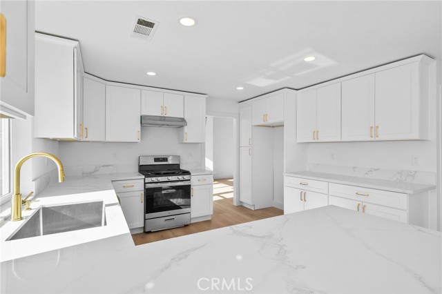 Detail Gallery Image 11 of 35 For 3017 W Meyers, San Bernardino,  CA 92407 - 6 Beds | 3 Baths