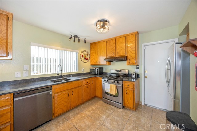 Detail Gallery Image 13 of 33 For 1907 Pepper Tree, Colton,  CA 92324 - 3 Beds | 2/1 Baths