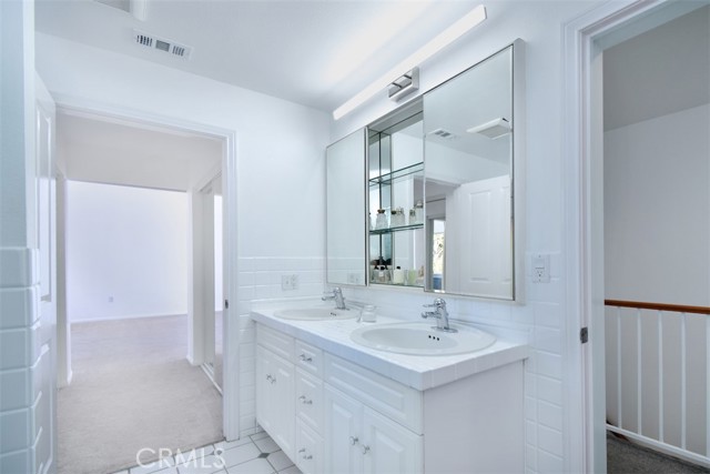 13030 Moorpark Street # 1, Studio City (los Angeles), California 91604, 2 Bedrooms Bedrooms, ,1 BathroomBathrooms,Residential Lease,For Rent,13030 Moorpark Street # 1,CRSR24234423