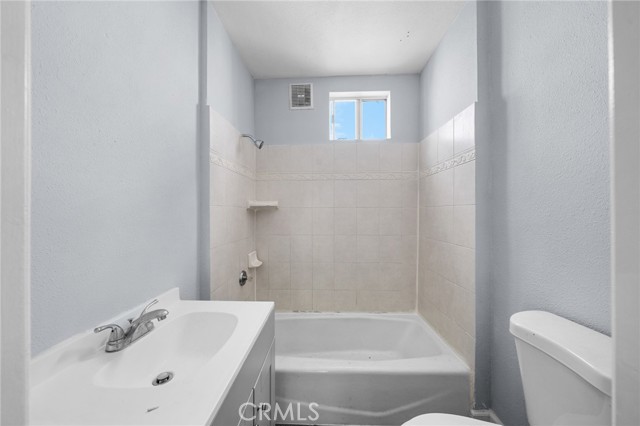 Detail Gallery Image 16 of 29 For 6513 Lexington Ave, Los Angeles,  CA 90038 - 4 Beds | 2 Baths
