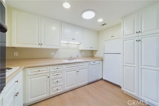 Detail Gallery Image 10 of 22 For 13321 El Dorado 203l,  Seal Beach,  CA 90740 - 2 Beds | 1 Baths