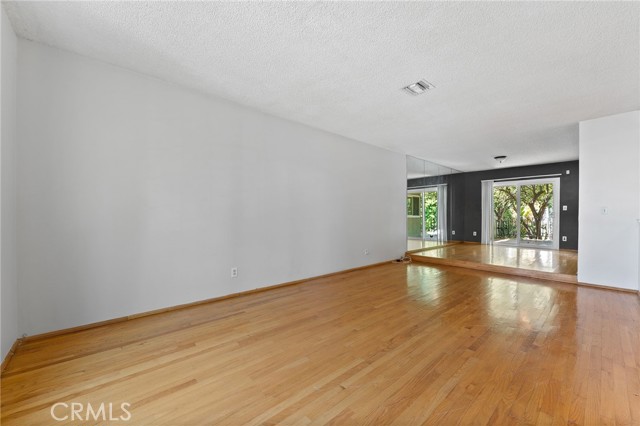 6627 Columbus Avenue, Van Nuys CA: https://media.crmls.org/medias/02317c3a-6e6a-4e11-a610-fdf2ad7d37a5.jpg