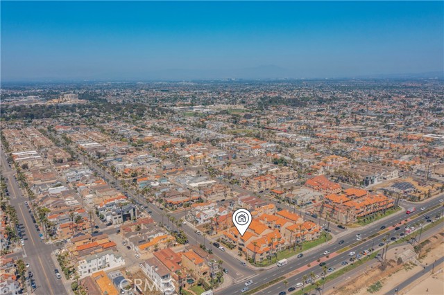 2000 Pacific Coast Highway, Huntington Beach CA: https://media.crmls.org/medias/0231ac40-0a6e-4cab-a7af-863ce41560ed.jpg