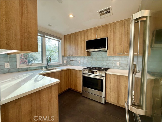Detail Gallery Image 7 of 37 For 1035 Figueroa Ter #4,  Los Angeles,  CA 90012 - 3 Beds | 2/1 Baths