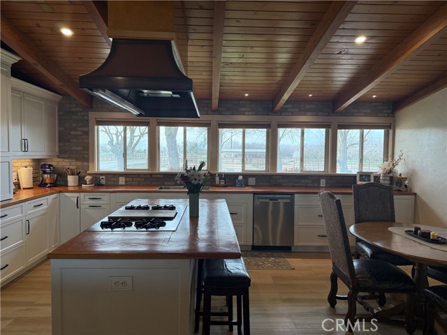 Detail Gallery Image 28 of 70 For 25565 Road 13, Chowchilla,  CA 93610 - 4 Beds | 3 Baths