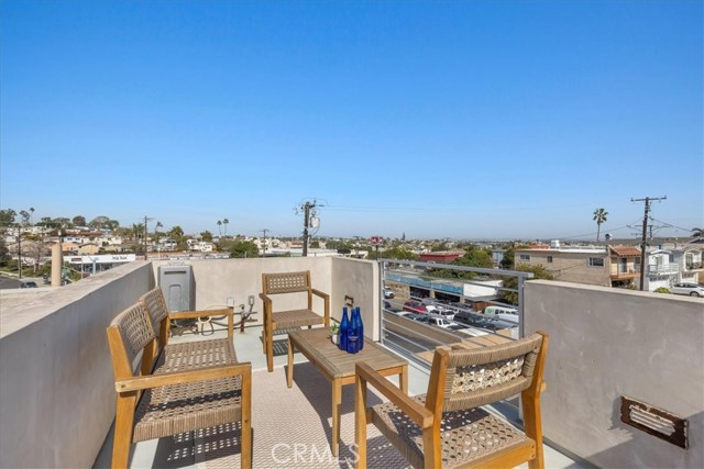 1132 Prospect Ave, Hermosa Beach, California 90254, 4 Bedrooms Bedrooms, ,3 BathroomsBathrooms,Residential,For Sale,Prospect Ave,SB25036807