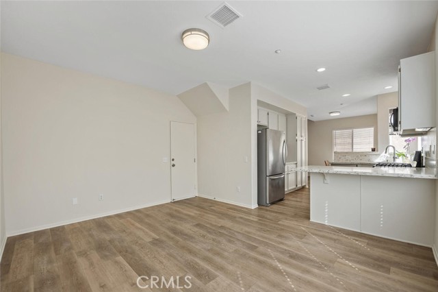 Detail Gallery Image 19 of 43 For 1868 Day Lily Ln, Simi Valley,  CA 93065 - 3 Beds | 2/1 Baths