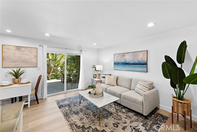 Detail Gallery Image 3 of 14 For 387 Cypress Dr #3,  Laguna Beach,  CA 92651 - 2 Beds | 2 Baths