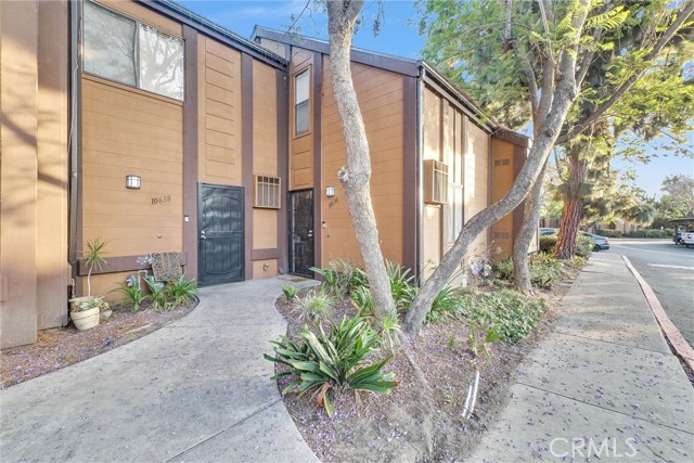 10636 Shoreline Drive, Norwalk CA: https://media.crmls.org/medias/0235b4af-355d-458a-853d-ae35d92a5ddd.jpg