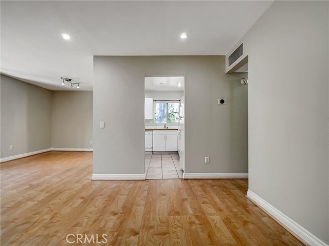 Detail Gallery Image 4 of 28 For 18350 Hatteras #123,  Tarzana,  CA 91356 - 3 Beds | 2 Baths