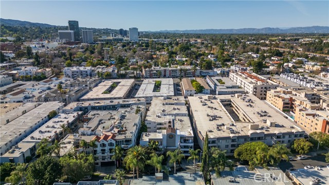 Detail Gallery Image 36 of 40 For 4637 Willis #110,  Sherman Oaks,  CA 91403 - 2 Beds | 2 Baths