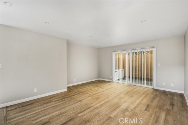 Detail Gallery Image 5 of 17 For 121 S Illinois St #2,  Anaheim,  CA 92805 - 2 Beds | 1 Baths