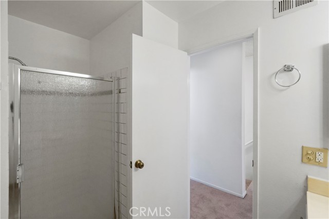 Detail Gallery Image 29 of 47 For 19451 Sherman Way #301,  Reseda,  CA 91335 - 3 Beds | 2/1 Baths