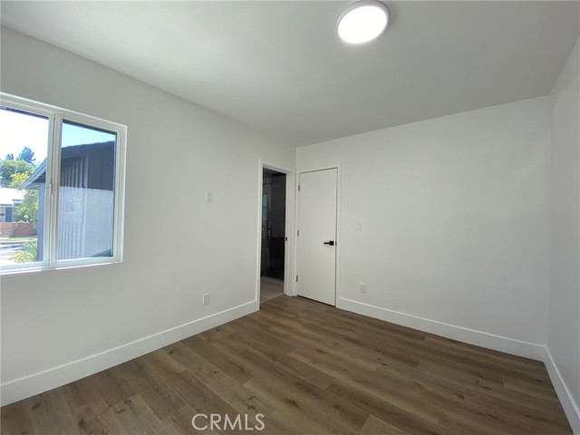 Detail Gallery Image 5 of 14 For 8045 Darby, Reseda,  CA 91335 - – Beds | – Baths